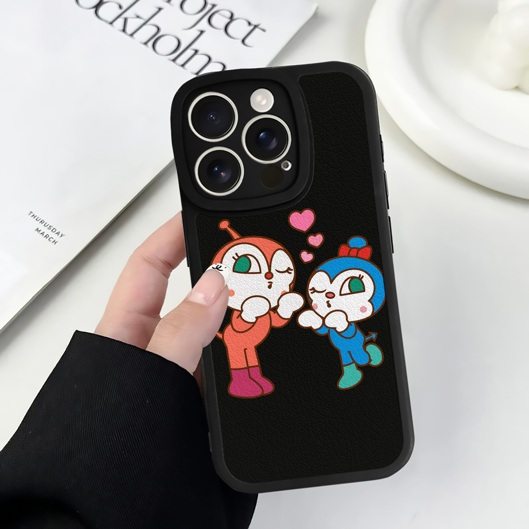 （画像用） アンパンマン Anpanman 【iPhone 16シリーズ対応】シリコンスマホケース（レザー調） 材質：シリコン